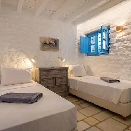 Key 1 * Santa Maria (Paros)