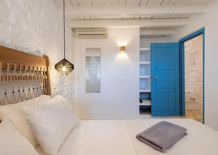 Key 1 * Santa Maria (Paros)