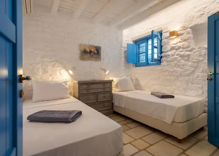 Key 1 * Santa Maria (Paros)