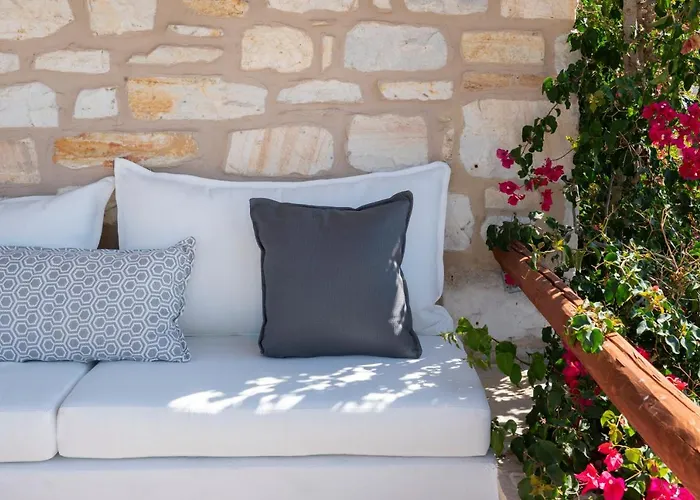 Key 1 * Santa Maria (Paros)